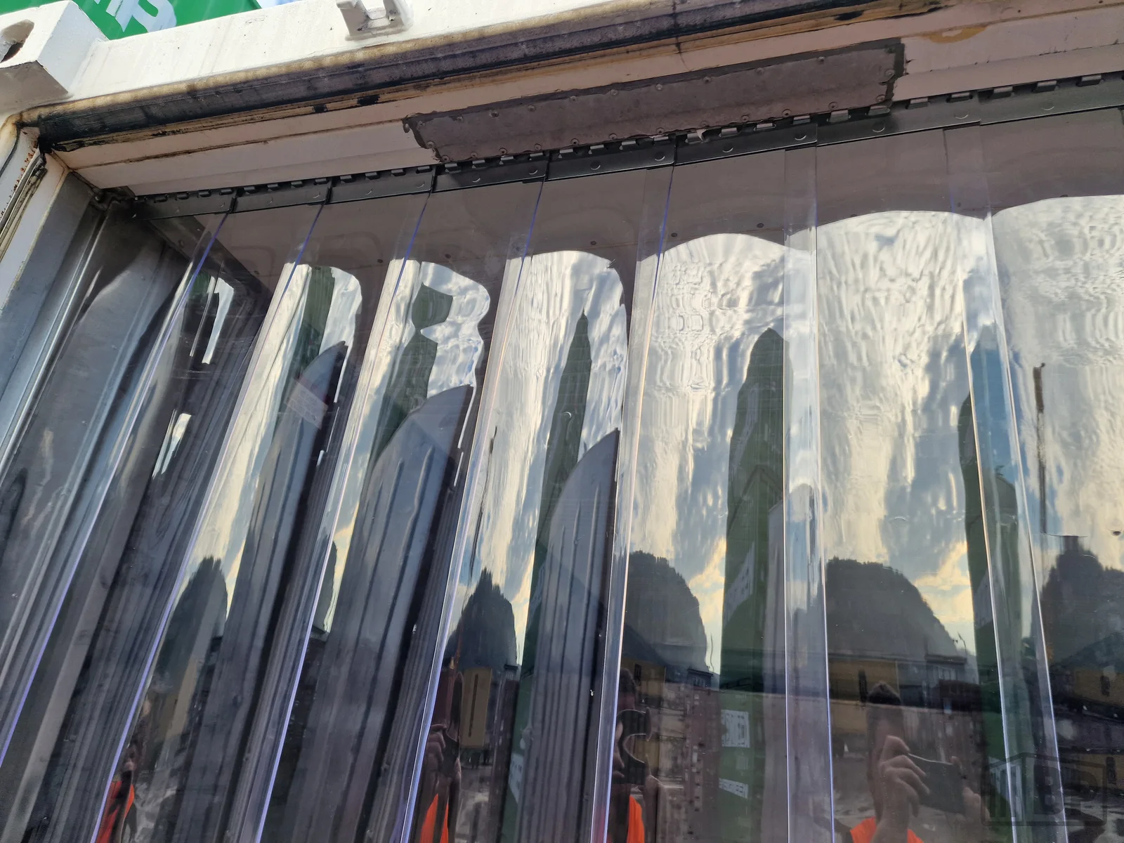PVC Lamellenvorhang für 40HR Kühlcontainer – 2.25 m breit